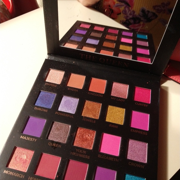 Eloise Beauty The Queen Eye Shadow Palette - Picture 4 of 4